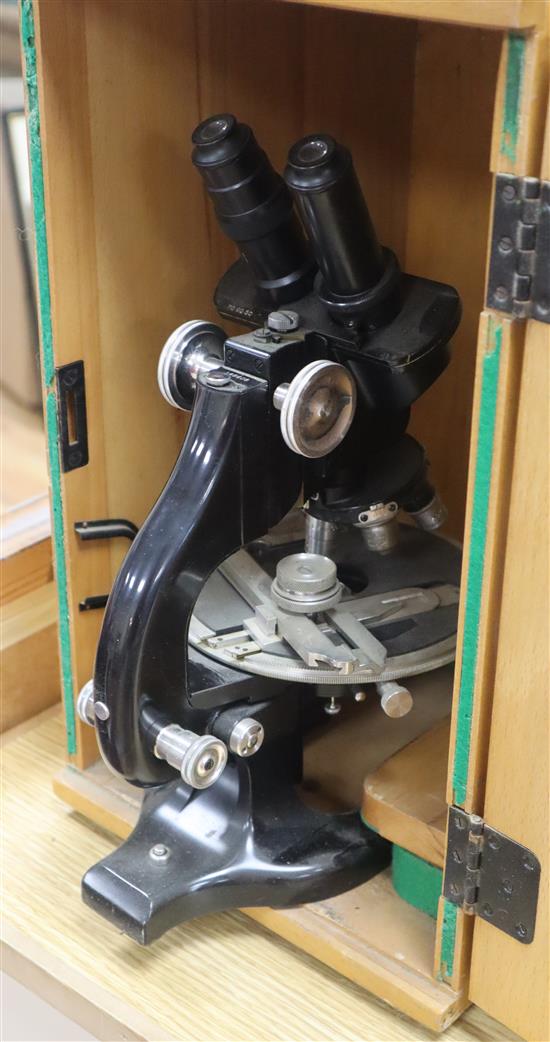 A Spencer Buffalo USA microscope microscope, no.148608, cased